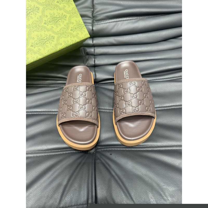 G*u*i slippers